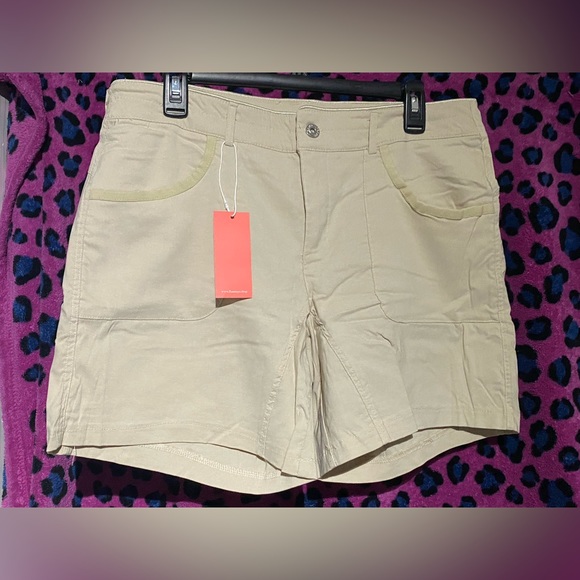 flamingo Pants - Flamingo khaki shorts 2XL NWT